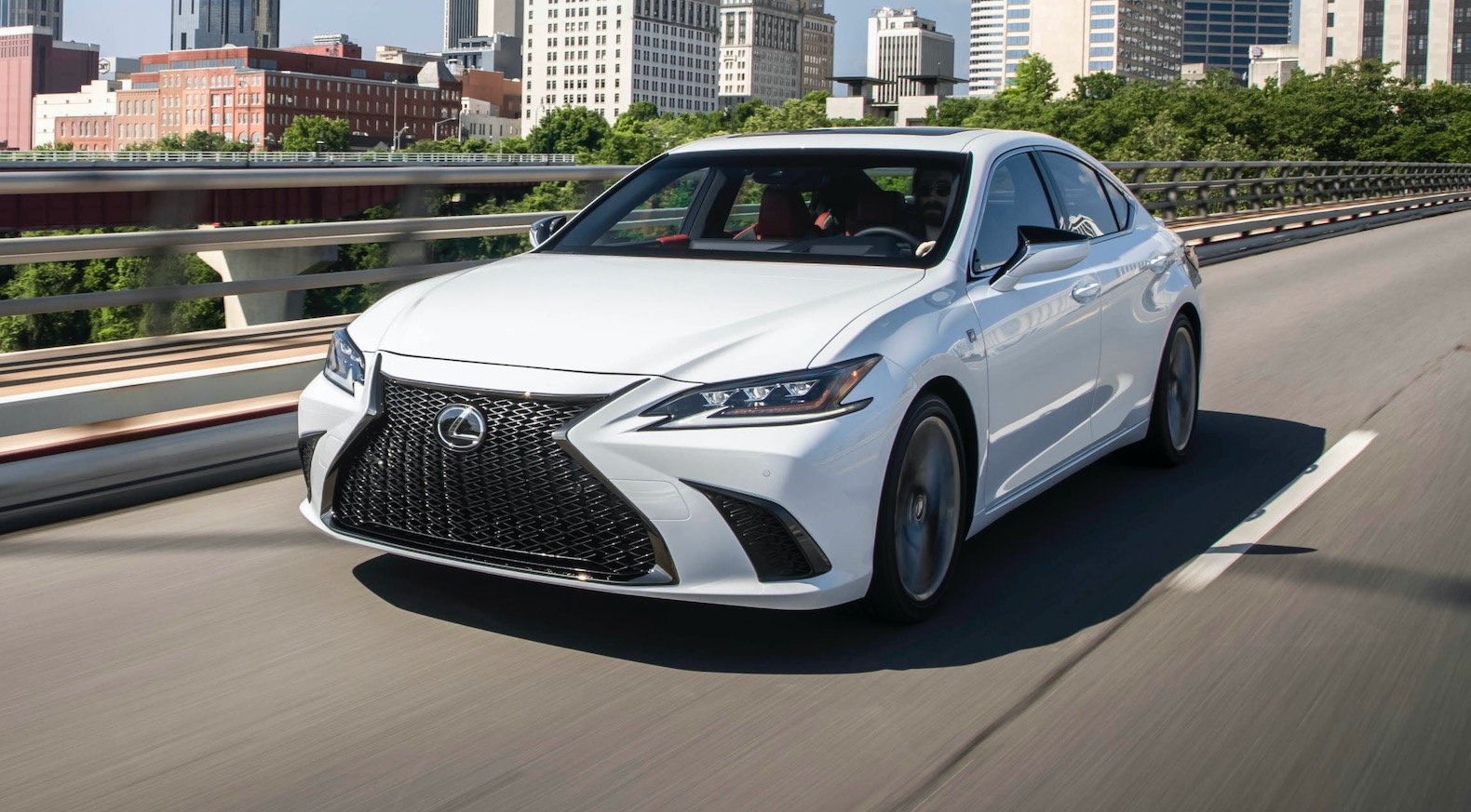 2020-Lexus-ES-350-Review-008